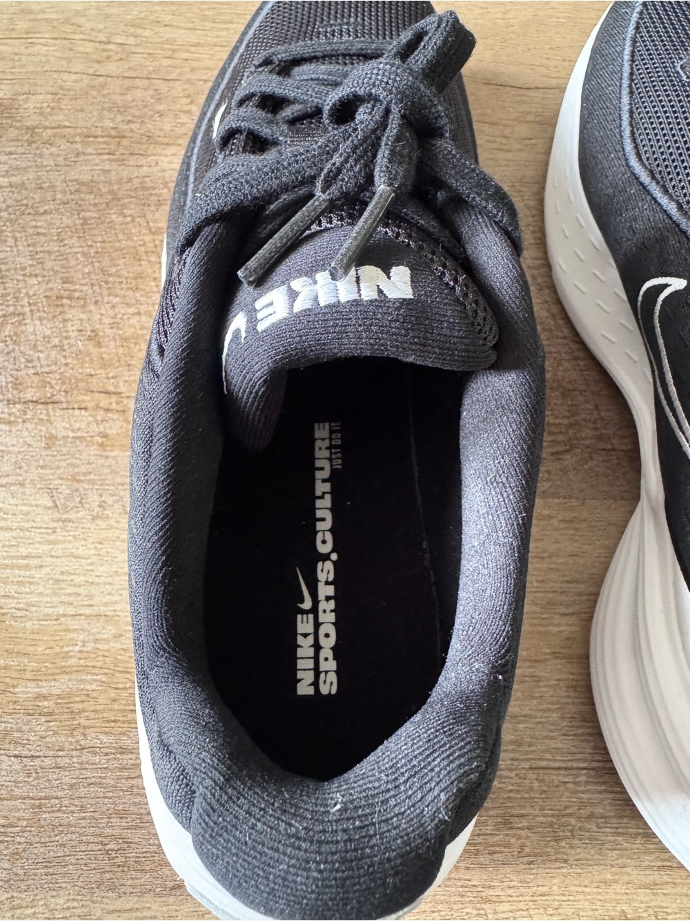 Nike Black & White Cushioned Mesh Trainers - Picture 5 of 14